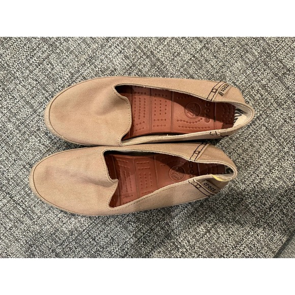 Croc Shoes - Women’s Croc tan shoes size 8